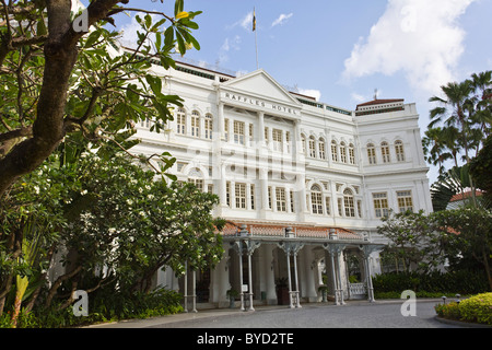 Vista frontale del Raffles Hotel Singapore Foto Stock