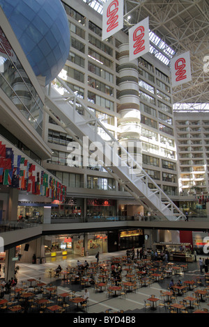 Atlanta Georgia, CNN Center, Cable News Network, notizie televisive, media, quartier generale mondiale, interni interni, CNN Studio Tour, atrio, food Court plaza, GA10100 Foto Stock