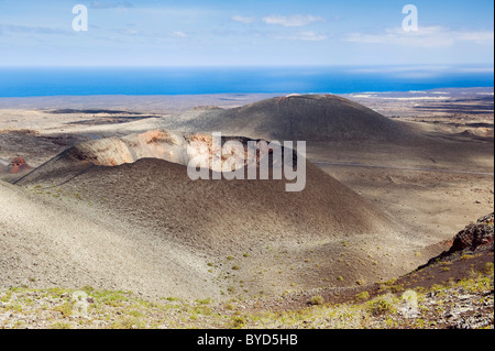 Paesaggio vulcanico nel Montana del fuego de Parco Nazionale Timanfaya, Lanzarote, Isole Canarie, Spagna, Europa Foto Stock