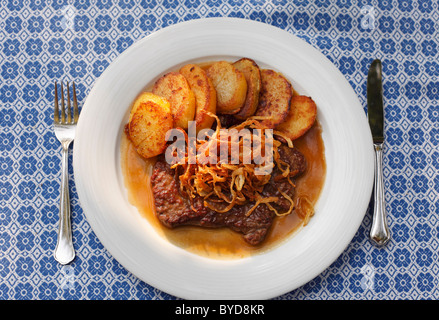 Arrosto di manzo con cipolle, Loibnerhof, Unterloiben, Wachau, Waldviertel, Austria Inferiore, Austria, Europa Foto Stock