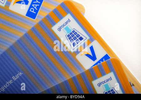 Carte Cash, le carte di addebito in conto corrente le carte bancarie con le icone più recenti, V-PAY, VPAY, girocard Foto Stock
