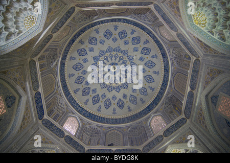 Soffitto di un luogo di sepoltura, Shah-i-Zinda necropoli, Samarcanda, Uzbekistan in Asia centrale Foto Stock