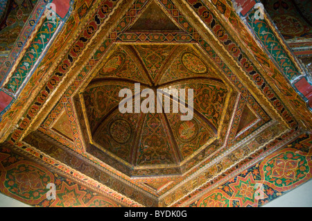 Dipinti sul soffitto di una moschea, Istarvashan, in Tagikistan, in Asia centrale Foto Stock