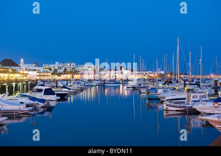 Le barche nel porto di notte, Marina Rubicon, Playa Blanca, Lanzarote, Isole Canarie, Spagna, Europa Foto Stock