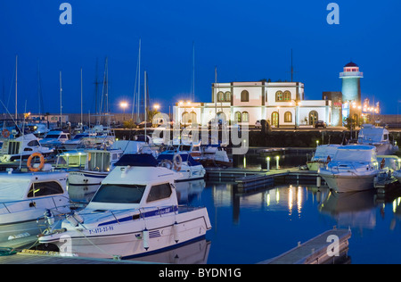 Le barche nel porto di notte, Marina Rubicon, Playa Blanca, Lanzarote, Isole Canarie, Spagna, Europa Foto Stock