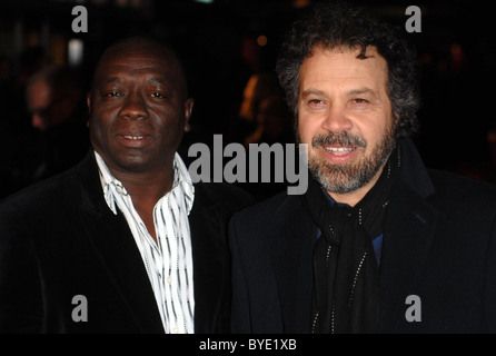 Direttore Edward Zwick (R) La UK premiere di "diamanti di sangue" - Arrivi Odeon Leicester Square Londra Inghilterra - 23.01.07 Foto Stock