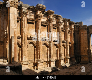 Interno dell'antico tempio di Bacco rovine presso il sito archeologico di Baalbek, Sito Patrimonio Mondiale dell'Unesco, Bekaa Valley Foto Stock