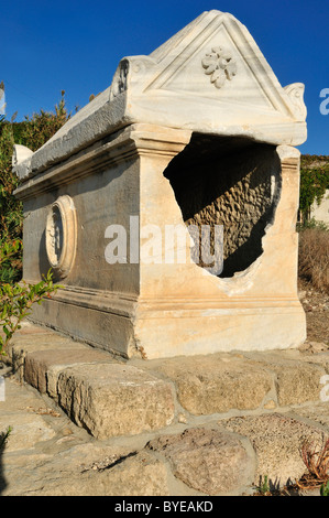 Sarcofago antico presso il sito archeologico di Tyros, pneumatico, aspro, Sito Patrimonio Mondiale dell'Unesco, Libano, Medio Oriente e Asia Orientale Foto Stock