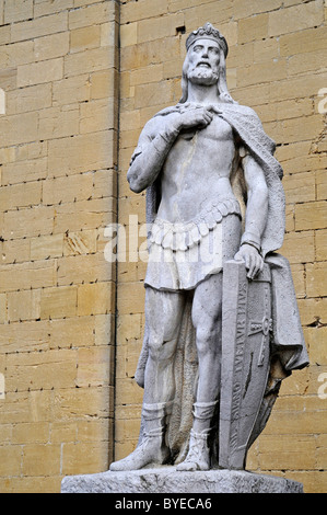 Un monumento di Re Alfonso II, Cattedrale San Salvador, Plaza Alfonso II, Oviedo, Asturias, Spagna, Europa Foto Stock