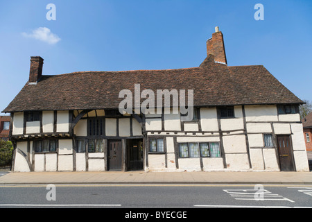 Corte di muratori, tardo medievale hall Wealden house, Rother Street, Stratford-upon-Avon, Warwickshire, Inghilterra, Regno Unito Foto Stock