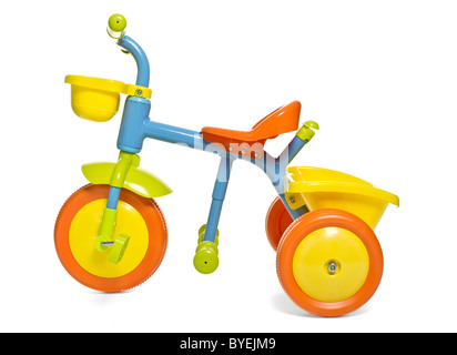 Bambino vivace del primo bike / trike isolato su bianco. Foto Stock