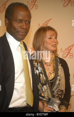 Sidney Poitier e sua moglie Joanna Shimkus Jada Pinkett Smith ospita una festa per celebrare un amico, Maria J.Blige e i suoi otto Foto Stock