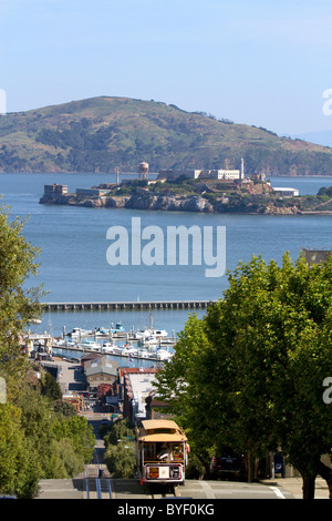 La funivia e l'Isola di Alcatraz a San Francisco, California, Stati Uniti d'America. Foto Stock