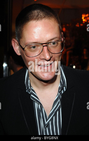 Giles Deacon Nuovo Look party per il lancio della collezione di oro da Giles Deacon al nuovo look store su Oxford Street London, Foto Stock