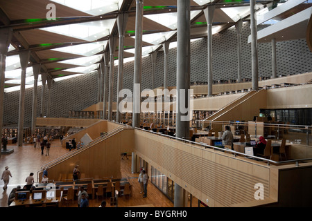 Vista interna della biblioteca di Alessandria in Egitto. Foto Stock