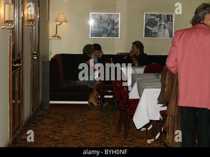 Jasmin Tabatabai, Katja Riemann, alla premiere di gioco 'Szenen einer Ehe' presso il Theater am Kurfürstendamm Berlino, Foto Stock