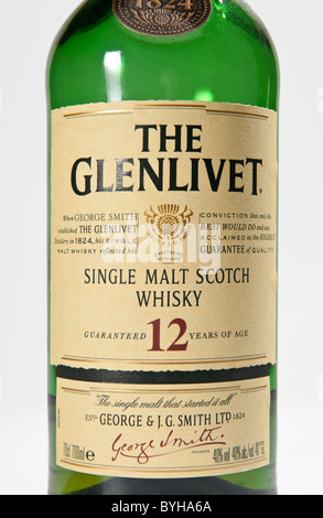 L'etichetta su una bottiglia di Glenlivet single malt Scotch whisky realizzato in Scozia Banffshire Foto Stock