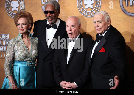 TOVA BORGNINE Morgan Freeman TIN CONWAY Ernest Borgnine 17TH Annuale SCREEN ACTOR GUILD AWARDS PRESS ROOM DOWNTOWN LOS ANGEL Foto Stock