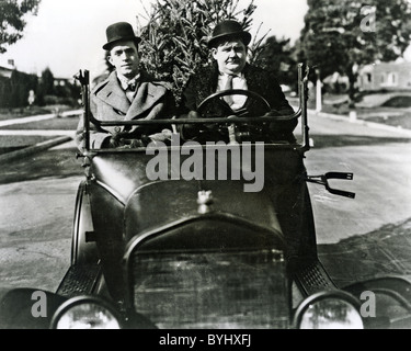 Grandi affari 1929 Hal Roach/MGM film con Stan Laurel a sinistra e Oliver Hardy Foto Stock