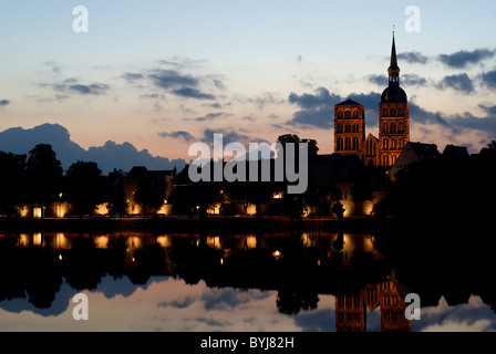 La Città Vecchia con la Chiesa di San Nicola all'alba, Stralsund, Germania Foto Stock