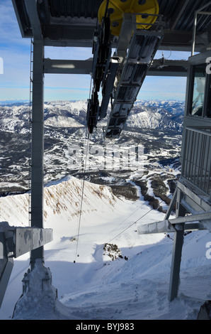 Stazione dei Tram sulla sommità del picco solitario. Big Sky Ski Resort, Montana, USA. Foto Stock