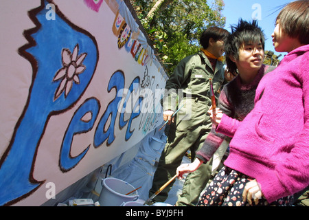 Nessuna guerra e Anti-Iraq dimostrazione di guerra e di pace di protesta, a Tokyo in Giappone il 8 marzo 2003 Foto Stock