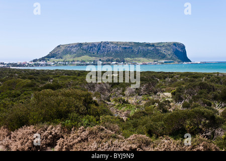 Stanley, Tasmania Australia. Il dado a152 m alto sperone roccioso con grandi viste. Foto Stock