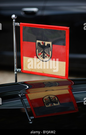 Un gagliardetto con lo stemma della Repubblica federale di Germania, Berlino, Germania Foto Stock