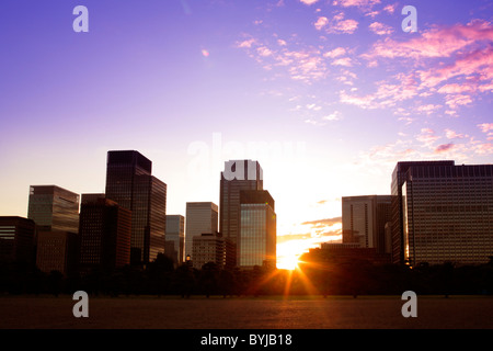 Marunouchi Sunrise drammatico Sky grattacielo Skyline Foto Stock