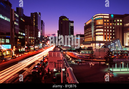 Cityscape Dipartimento di Architettura strada illuminata Foto Stock