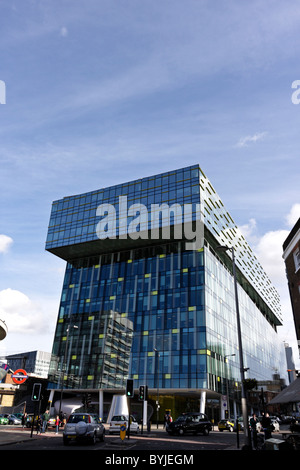 Uno dei tre siti utilizzati da trasporto per Londra,fortemente riconoscibile edificio Palestra,situato in Blackfriars Road,Southwark Foto Stock