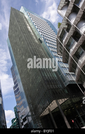 Ropemaker posto in Ropemaker Street nel centro di Londra,visualizzati qui a partire dal livello del suolo e in corrispondenza di un estremo aspetto angolata. Foto Stock