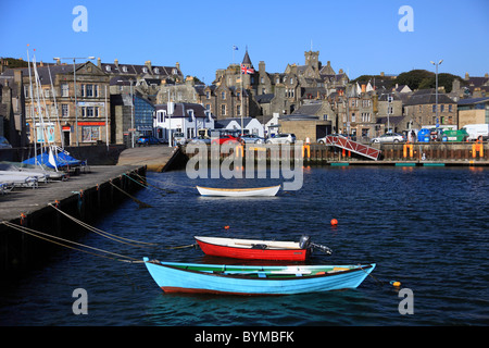 Il lungomare della città di Lerwick, Isole Shetland visto dal porto, noto anche come suono Bressay Foto Stock