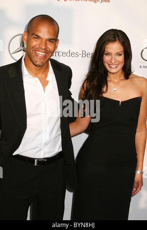 Amaury Nolasco e Dayanara Torres 2007 Chrysalis Butterfly Ball presso la casa di Susan Harris e Hayward Kaiser - Arrivi Foto Stock