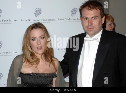 Gillian Anderson e Mark Griffiths Raisa Gorbachev annuale della Fondazione Cena di Gala a Hampton Court Palace - Gli arrivi di Londra, Foto Stock