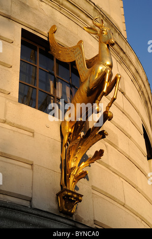 Oro molla alato bok Sud Africa house statua Trafalger square Londra Foto Stock