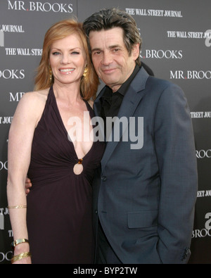 Marg Helgenberger e Alan Rosenberg 'Mr. Brooks' Premiere del Teatro Cinese di Mann Los Angeles, CA - 22.05.07 Foto Stock