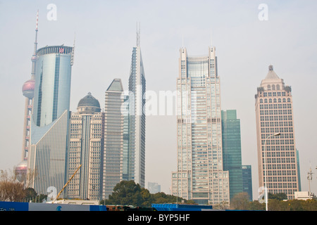 Skyline di Shanghai, Cina, compresi molti grattacieli Foto Stock