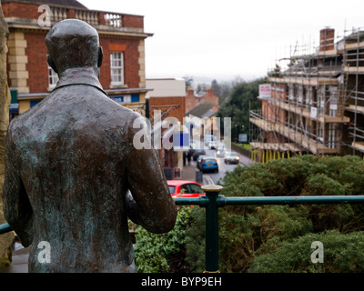 Sir Edward Elgar statua si affaccia su Malvern Foto Stock