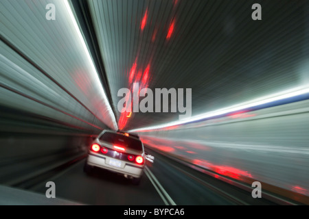 Stati Uniti d'America, New York New York City, immagine sfocata di circolazione attraverso il Tunnel Holland Foto Stock