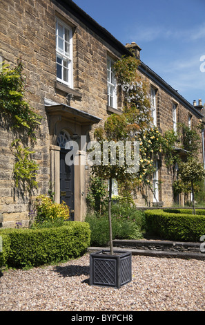 Pittoresco borgo casa giardino in Ashton in acqua, parco nazionale di Peak District DERBYSHIRE REGNO UNITO Foto Stock