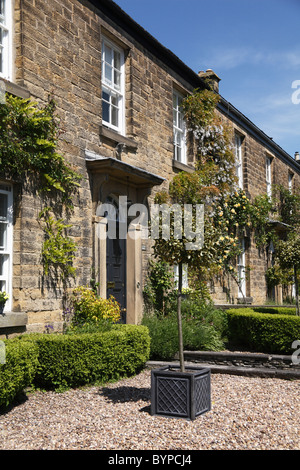 Pittoresco borgo casa giardino in Ashton in acqua, parco nazionale di Peak District DERBYSHIRE REGNO UNITO Foto Stock