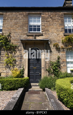 Pittoresco borgo casa giardino in Ashton in acqua, parco nazionale di Peak District DERBYSHIRE REGNO UNITO Foto Stock