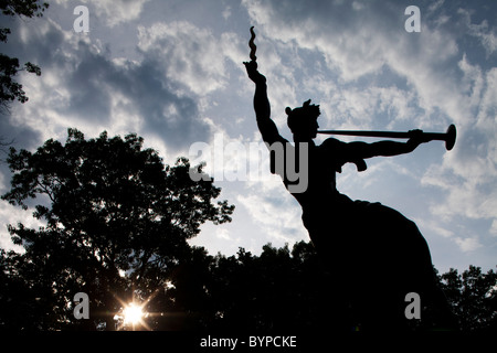 Stati Uniti d'America, Pennsylvania, Gettysburg, Silhouette della statua alla Confederazione la Louisiana State Civil War Memorial Foto Stock