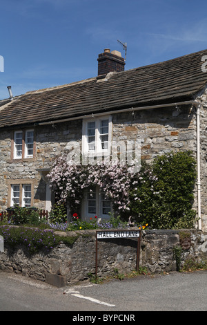 Il pittoresco villaggio, Garden cottage in Ashton in acqua, parco nazionale di Peak District DERBYSHIRE REGNO UNITO Foto Stock