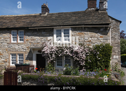 Il pittoresco villaggio, Garden cottage in Ashton in acqua, parco nazionale di Peak District DERBYSHIRE REGNO UNITO Foto Stock