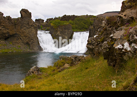 Wasserfall Hjalparfoss, Süd-Island, isola, a sud dell'Islanda Foto Stock