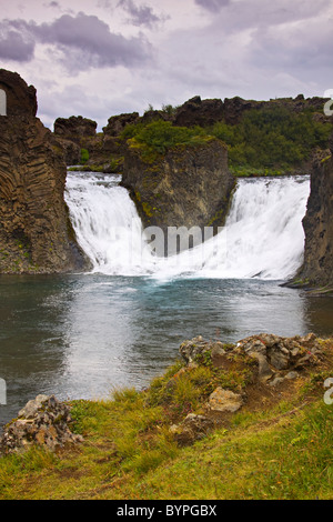 Wasserfall Hjalparfoss, Süd-Island, isola, a sud dell'Islanda Foto Stock