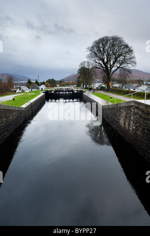 Un tranquillo Caladonian Canal at the Devils Scalinata di Banavie, Fort William. Foto Stock