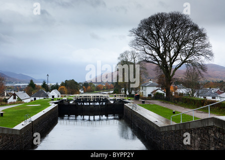 Un tranquillo Caladonian Canal at the Devils Scalinata di Banavie, Fort William. Foto Stock